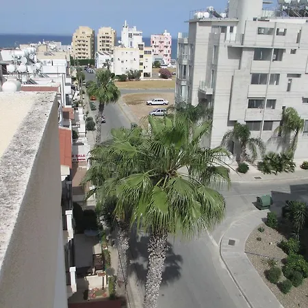 Lägenhet Ria Court Larnaca